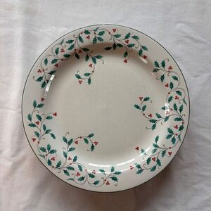 Ming Pao Holly Lace Christmas Dinner Plates Set of 4 Holly‎ Berry China 10.5 in